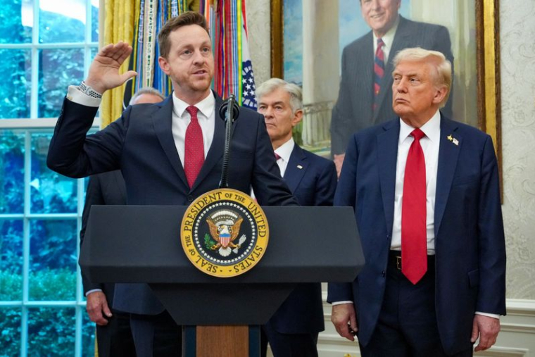 Le président américain Trump annonce un accord avec Pfizer