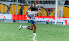 Jean Lucas se fait voler son maillot en plein match après une célébration Messi