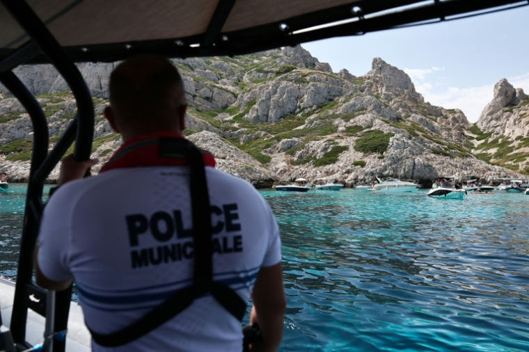 Une patrouille de la brigade maritime muncipale de Marseille, le 31 juillet 2026 ( AFP / Thibaud MORITZ )