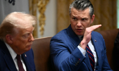 Pete Hegseth et Donald Trump, à Washington DC, le 26 août 2025 ( AFP / MANDEL NGAN )