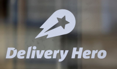 Le logo du Delivery Hero est photographié au siège de l'entreprise à Berlin