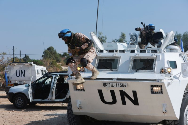 Un casque bleu de la FINUL à Naqoura, dans le sud du Liban