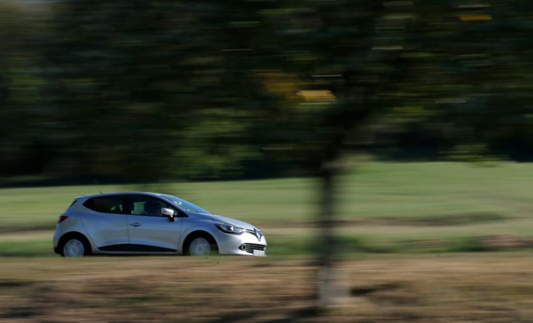 FRANCE: IMMATRICULATIONS DE VOITURES NEUVES EN BAISSE DE 25,38% EN AVRIL, SELON LE CCFA