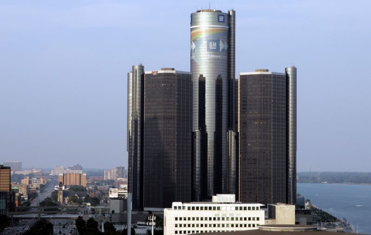 On aperçoit le siège social de General Motors Corp. à Détroit