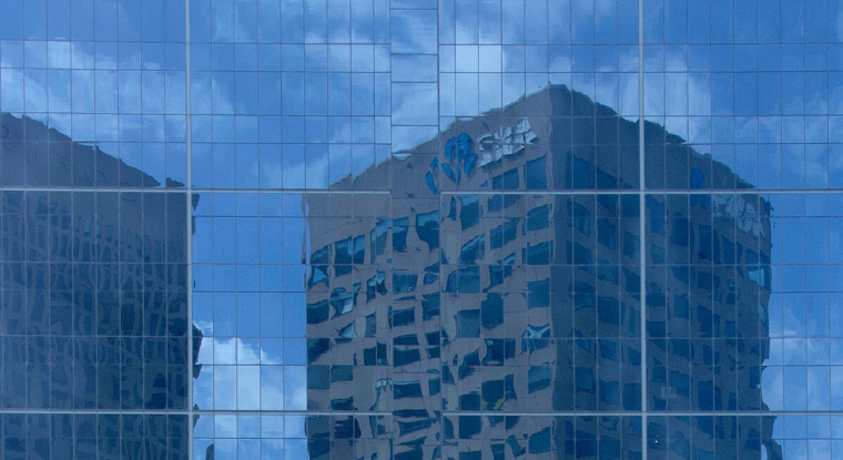 Alors que le ralentissement de l’activité se généralise, les prix de l’immobilier baissent, y compris dans l’immobilier d’entreprise. (© cc-flickr-Rob-Deutscher)