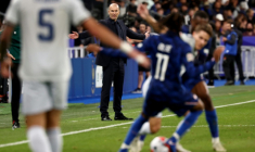 Le sélectionneur français Zinédine Zidane, lors du match nul entre les Bleus et l'Italie comptant pour la 3e journée de la Ligue des nations, le 2 octobre 2026 à Saint-Denis ( AFP / FRANCK FIFE )