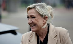 Marine Le Pen à Villepinte en Seine-Saint-Denis le 1er avril 2026 ( AFP / STEPHANE DE SAKUTIN )