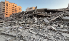 Images de la destruction d’une tour résidentielle à Gaza-ville par l'armée israélienne