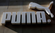 Le logo de la société allemande d'articles de sport Puma est visible à l'entrée de l'un de ses magasins à Vienne