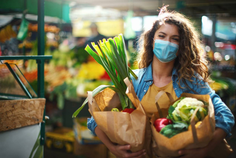 Des épiceries solidaires pour lutter contre la précarité - iStock-gilaxia