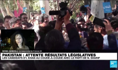 Pakistan : les résultats partiels des législatives laissent les partis d'I. Khan et N. Sharif au coude à coude