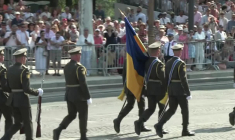 14-Juillet : des militaires ukrainiens défilent sur les Champs-Élysées