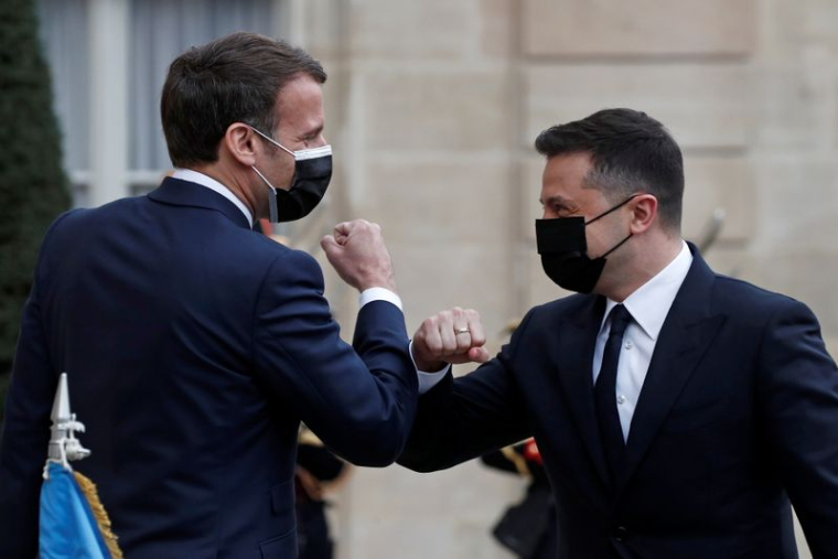 MACRON ET MERKEL RÉCLAMENT LE RETRAIT DES RENFORTS RUSSES PRÈS DE L'UKRAINE