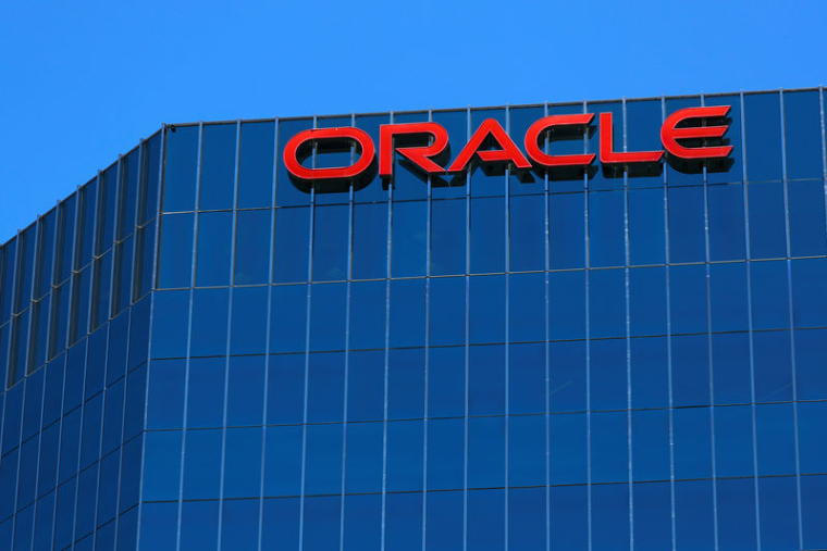 ORACLE BAT LE CONSENSUS, LE TITRE MONTE HORS SÉANCE