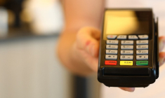 Pour toucher les plus jeunes, les moins fortunés ou les plus économes, le micro-don est une forme de solidarité qui gagne de plus en plus de terrain dans l'hexagone. (Crédit photo © H_Ko - stock.adobe.com)