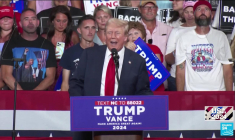 États-Unis : Trump s'en prend à Harris lors de son premier meeting depuis le retrait de Biden