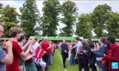 Royaume-Uni : le Labour devance les Conservateurs dans les sondages