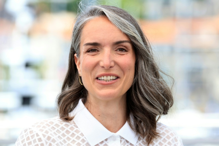La réalisatrice Amélie Bonnin lors d'une séance photos pour son film "Partir un jour" au Festival de Cannes, le 14 mai 2025 ( AFP / Valery HACHE )