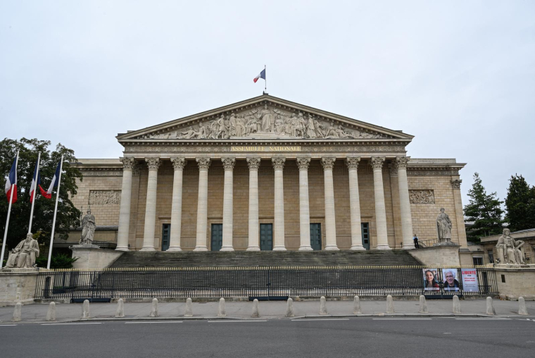 L'OFCE mise sur un déficit public  en France à 5,4% du Produit intérieur brut (PIB) et 5% en 2026, contre les 4,7% espérés par l'exécutif.  ( AFP / MARTIN LELIEVRE )