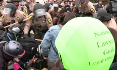Chicago: altercations entre manifestants et forces de l'ordre devant un centre ICE