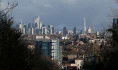 PHOTO DE FICHIER : L'horizon londonien avec le quartier financier à l'arrière-plan
