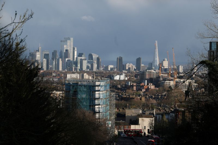 PHOTO DE FICHIER : L'horizon londonien avec le quartier financier à l'arrière-plan