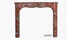 Cheminée en marbre, de style Louis XV, en vente chez Origines. (© Origines)