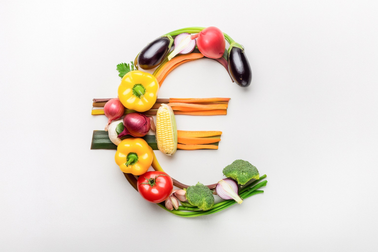 La Guadeloupe et la Martinique importent respectivement 62 et 65% de leurs biens de consommation. (crédit : Adobe Stock / photo générée par IA)