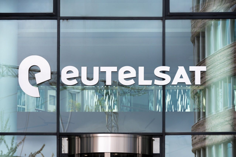 Le siÃ¨ge d'Eutelsat. (crédit photo : Adobe Stock /  )