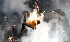 Un incendie en tribunes lors du derby de Belgrade