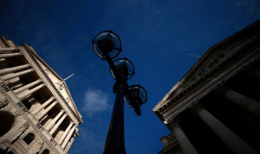 LA BANQUE D'ANGLETERRE RELÈVE SON TAUX DIRECTEUR FACE À L'INFLATION