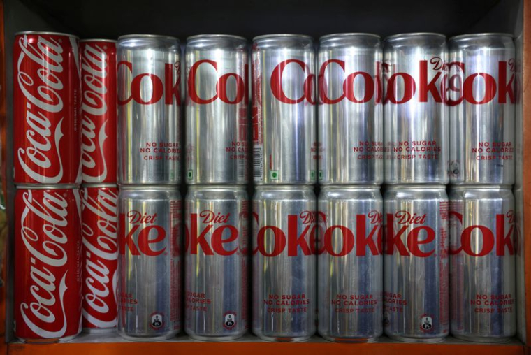 Des canettes de Coca-Cola Diet Coke sont exposées à la vente