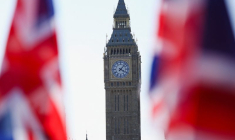 Vue sur Big Ben sur la place du Parlement, à Londres