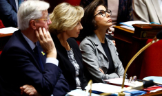 Le Premier ministre Michel Barnier et les Ministres Nathalie Delattre Rachida Dati à l'Assemblée nationale