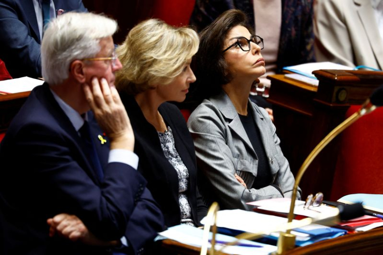 Le Premier ministre Michel Barnier et les Ministres Nathalie Delattre Rachida Dati à l'Assemblée nationale