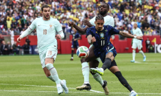Football-Les Bleus dominent le Brésil en préparation au Mondial