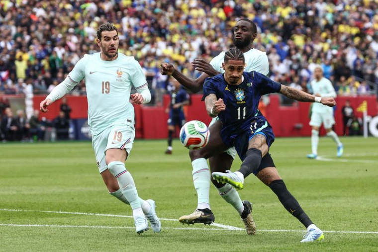 Football-Les Bleus dominent le Brésil en préparation au Mondial