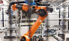 PHOTO D'ARCHIVES : Mercedes présente la technologie moteur de ses modèles AMG haut de gamme dans son usine de Berlin