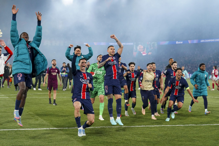 Nuno MENDES of PSG, VITINHA of PSG, Kang in LEE of PSG, Fabian RUIZ of PSG, Gianluigi DONNARUMMA of PSG, Lucas HERNANDEZ of PSG, Lucas BERALDO of PSG, Goncalo RAMOS of PSG, MARQUINHOS of PSG and Kvicha KVARATSKHELIA of PSG celebrates during the UEFA Champions League 2024/2025, semifinal match between Paris and Arsenal at Parc des Princes on May 7, 2025 in Paris, France. (Photo by Hugo Pfeiffer/Icon Sport) - Photo by Icon Sport