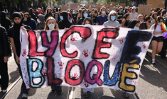 Des lycéens manifestent à Lyon, le 2 octobre 2026 ( AFP / Alex MARTIN )
