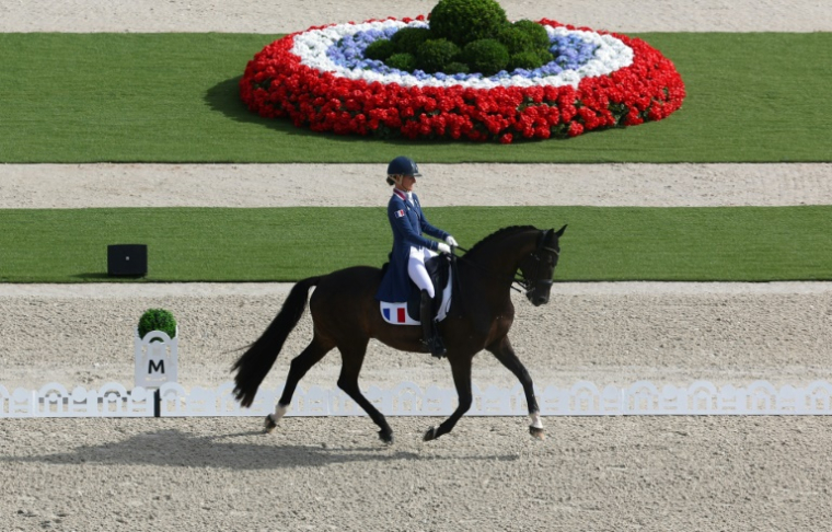 La cavalière française Pauline Basquin lors de l’épreuve de dressage en individuel aux Jeux olympiques de Paris, le 4 août 2024 à Versailles ( AFP / Pierre-Philippe MARCOU )