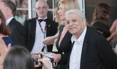 Festival de Cannes : ballet d'invités à la sortie de l'hôtel Martinez avant l'ouverture