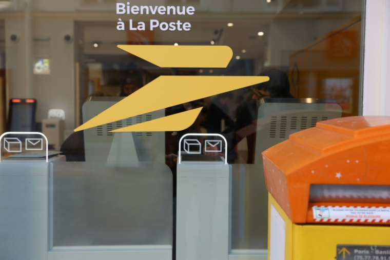 Un bureau de Poste à Paris, le 10 janvier 2024 ( AFP / ALAIN JOCARD )