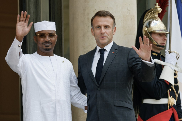 Emmanuel Macron et Idriss Déby à Paris, le 3 octobre 2024. ( AFP / LUDOVIC MARIN )