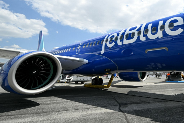 Un Airbus A220-300 de la compagnie JetBlue (illustration) ( AFP / BERTRAND GUAY )