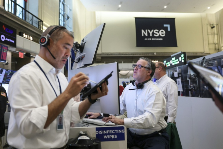 Des traders à la  Bourse de New York le 27 mai 2026 ( AFP / ANGELA WEISS )
