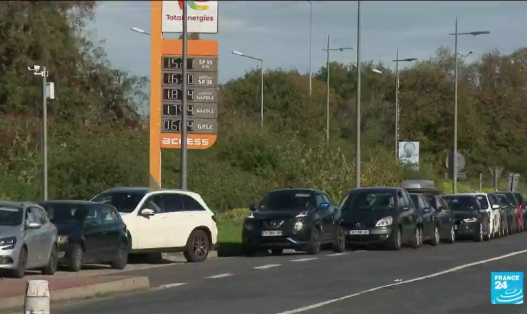 Grèves dans les raffineries : la situation se complique dans les stations-service