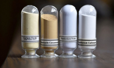 Des échantillons de minéraux de terres rares exposés lors d'une visite de l'installation de terres rares de Molycorp à Mountain Pass, en Californie