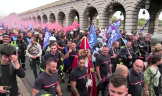 Mobilisation des pompiers: plusieurs centaines de manifestants dans les rues de Paris