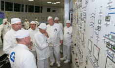 Le chef de l'AIEA, Rafael Grossi, visite la centrale nucléaire de Koursk